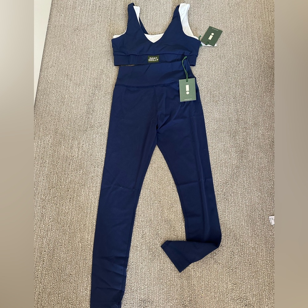 Daily Drills Go Drills Leggings and Layered Go V-Neck Bra